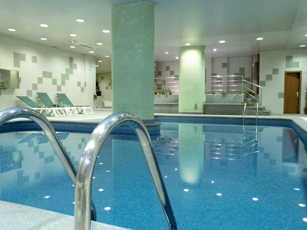 Piscina climatizada del Hotel Guillem & Spa