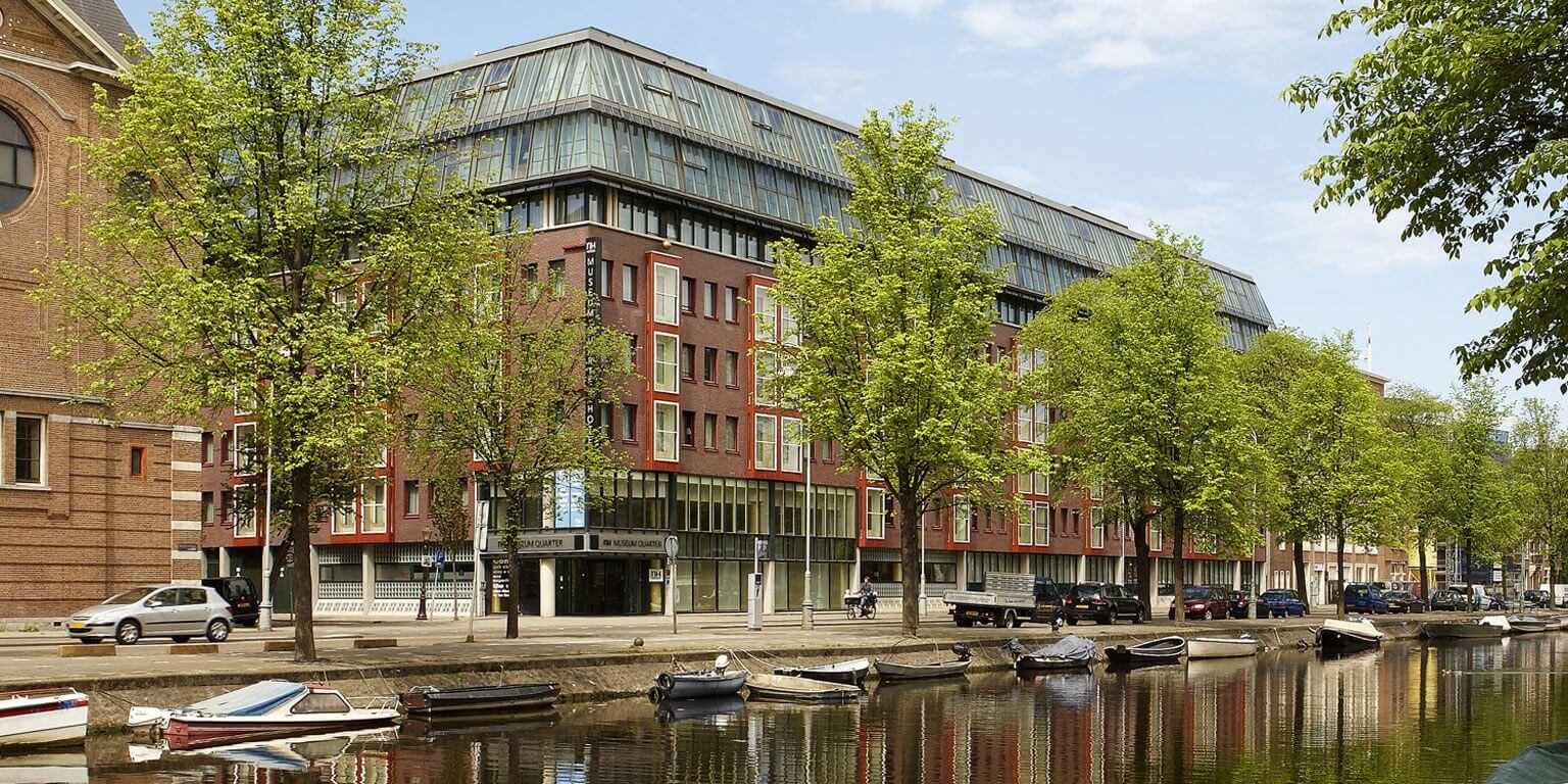 Avani Museum Quarter Amsterdam Hotel, un hotel al lado de los canales