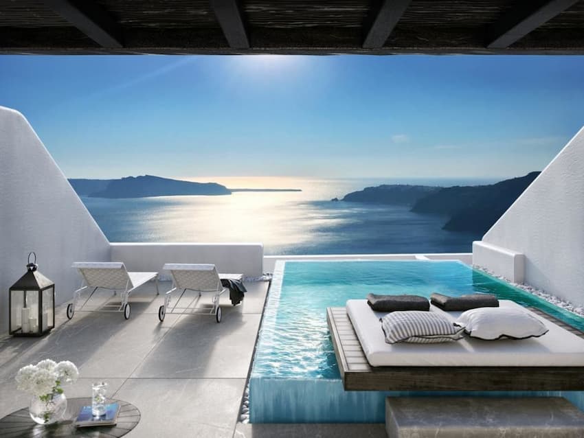 iscina privada en la habitación del hotel Cavo Tagoo en Santorini