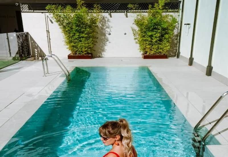 Piscina en la terraza del Hard Rock Hotel Madrid