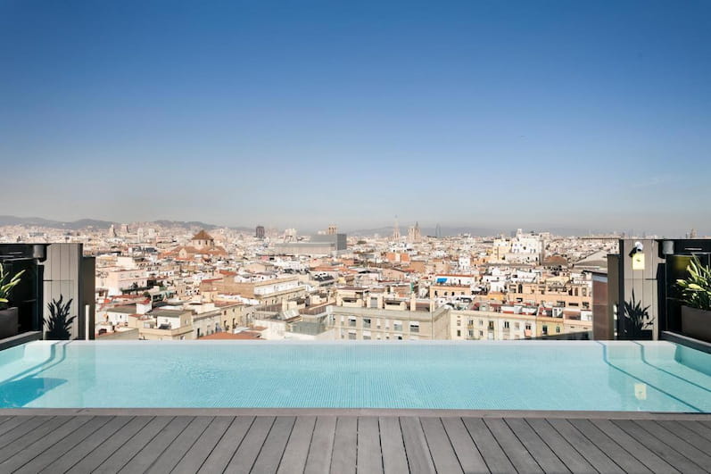 piscina en la azotea del hotel Andante