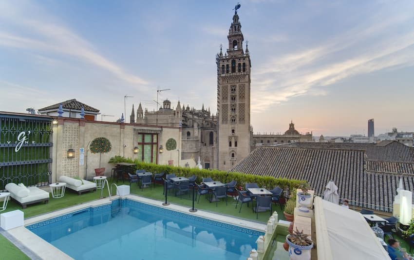 Piscina en la azotea del Hotel Doña Maria