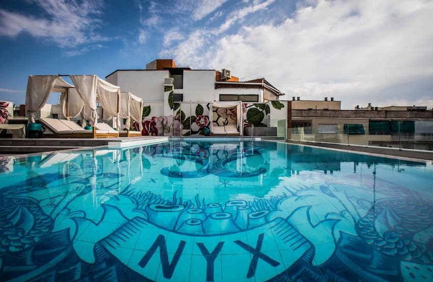 Piscina en la azotea del NYX Hotel Madrid by Leonardo Hotels