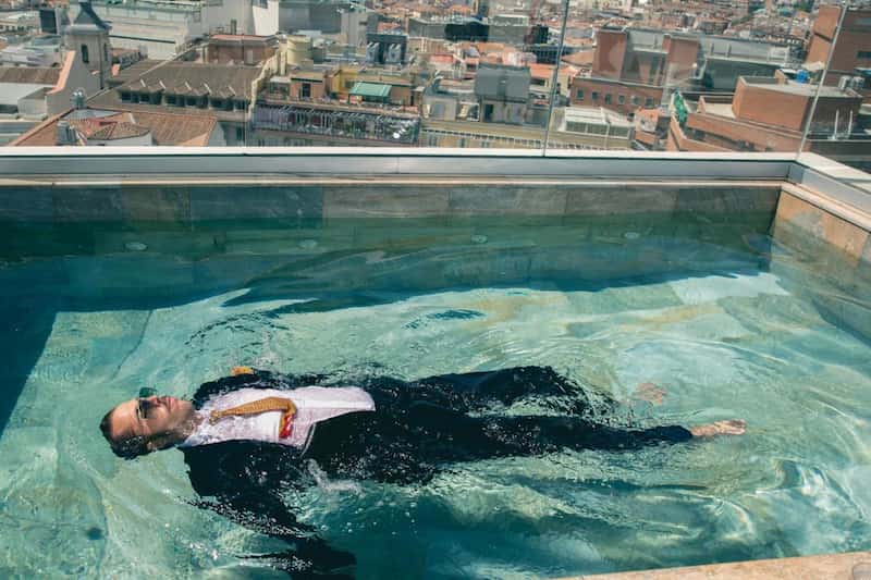 Piscina en la terraza del hotel Pestana CR7 Gran Vía Madrid
