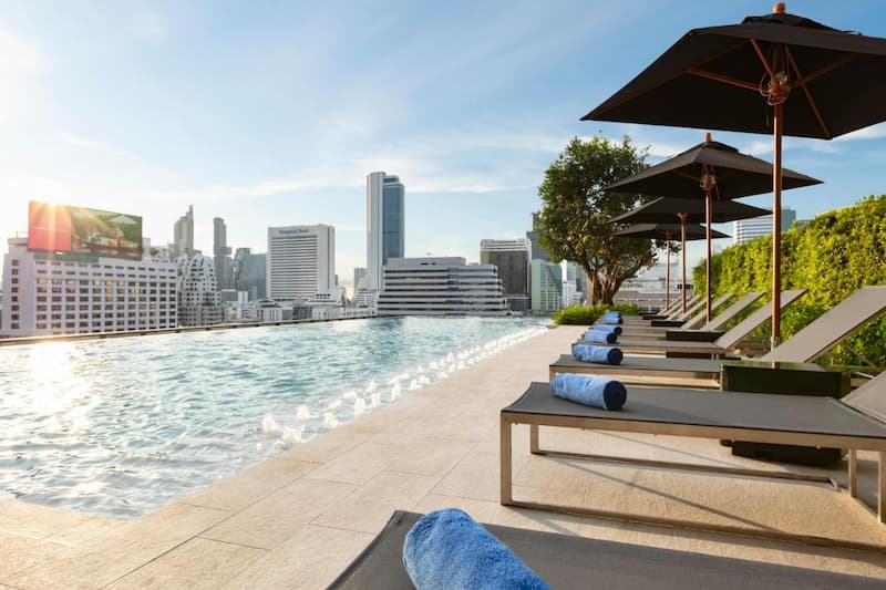 Piscina del hotel Ascott Embassy Sathorn Bangkok