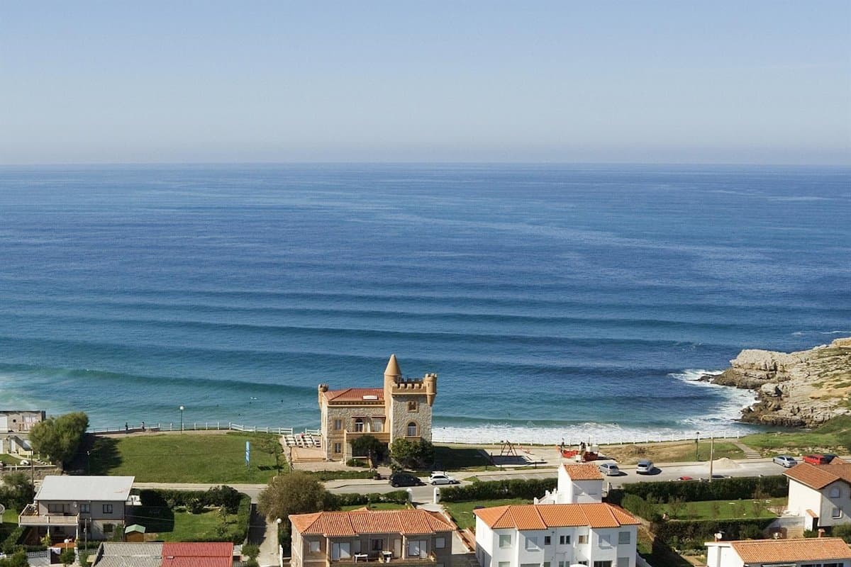 Vista del Hotel el castillo delante del mar