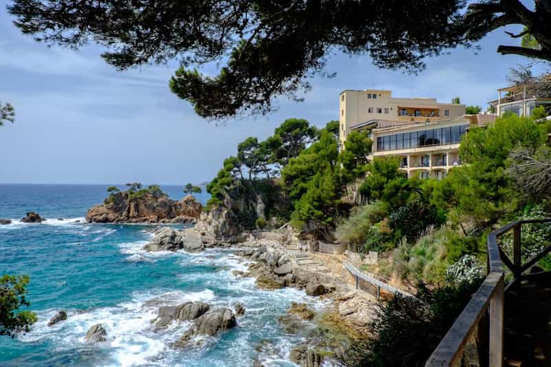 Situación del Hotel Cap Roig delante del mar