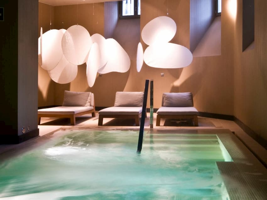 Piscina climatizada del Radisson Blu Hotel, Madrid Prado