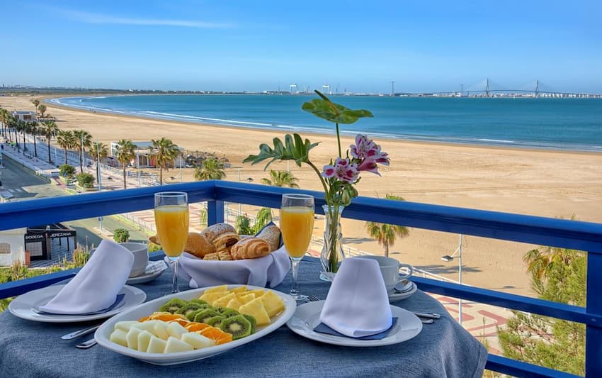 Hotel de 3 estrellas con vistas al mar en la provincia de Cádiz