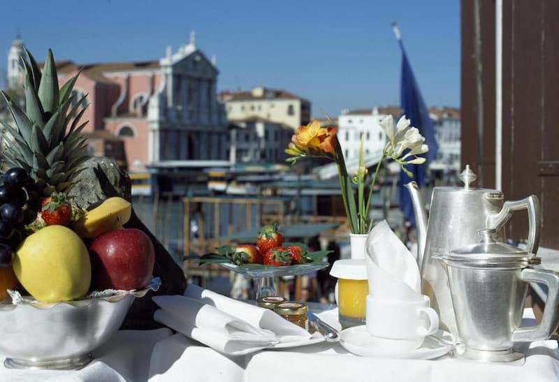 Vistas al canal de Venecia desde el Hotel Carlton On The Grand Canal