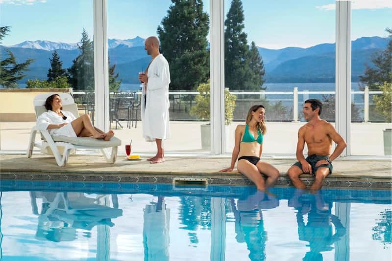 Piscina climatizada del Huinid Bustillo Hotel & Spa