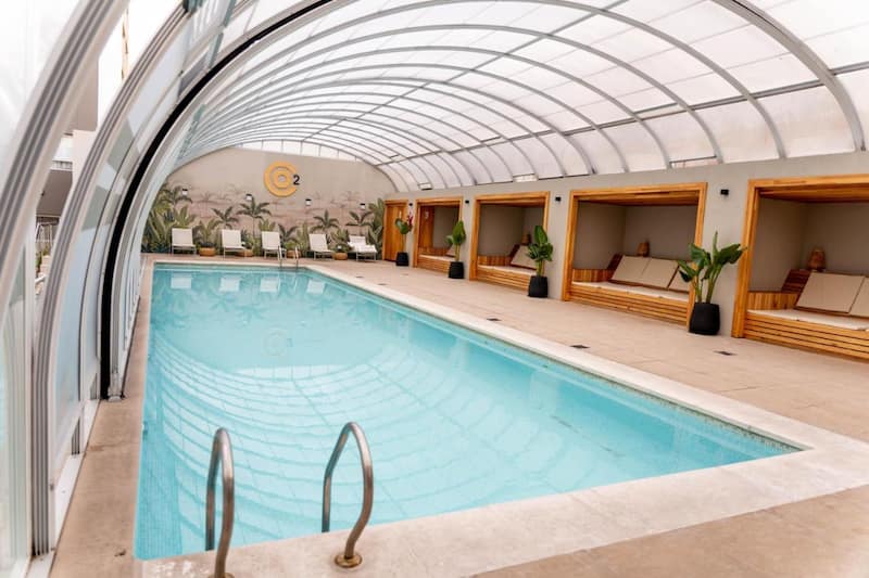 Pileta climatizada del O2 Hotel Mar del Plata