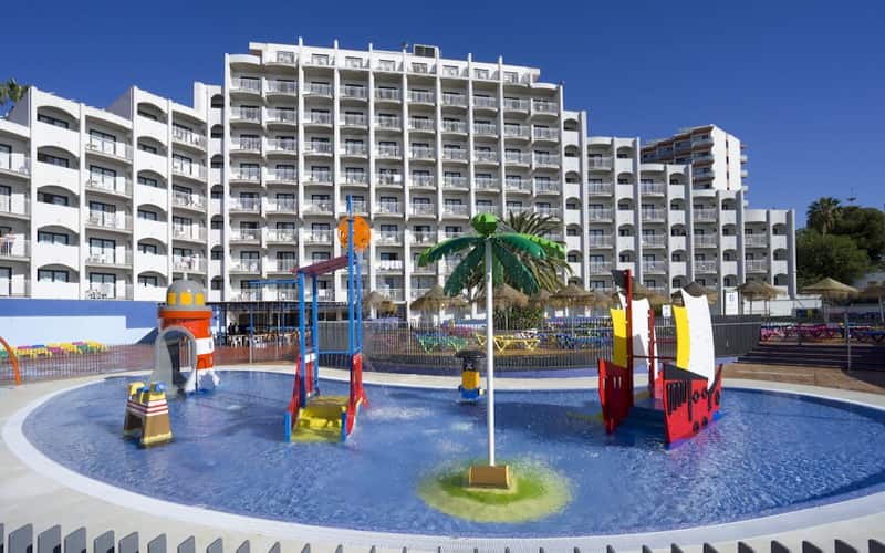 Piscina con juegos para niños del Medplaya Hotel Bali