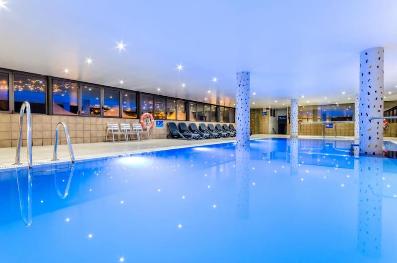 Piscina climatizada del hotel Panorama