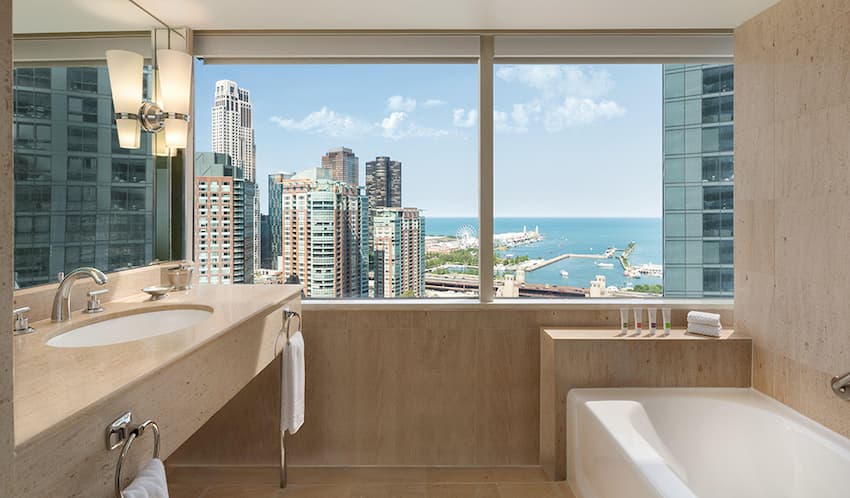 Vista al lago Michigin desde la habitación del hotel Swissotel Chicago