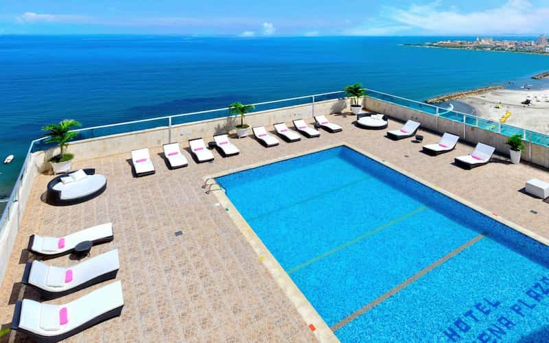 Vistas al mar desde la piscina del Hotel Catagena Plaza