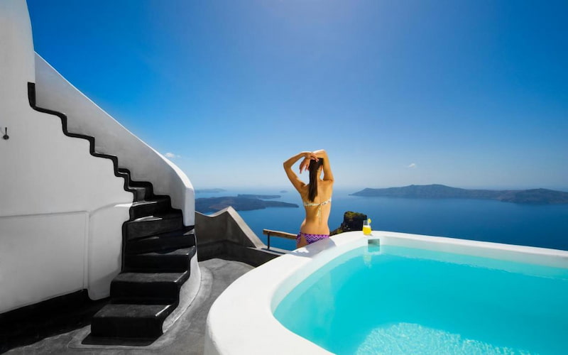 Piscina privada del hotel Sophia Luxury Suites