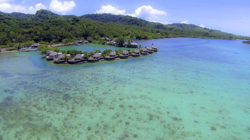 Hotel sobre el mar en las Islas Fiji