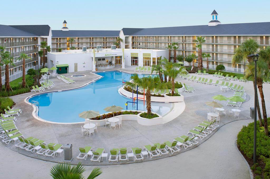 Avanti International Resort Near The Parks