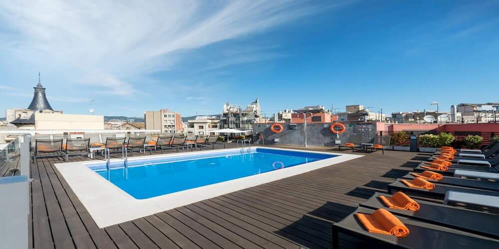 Piscina del hotel Jazz