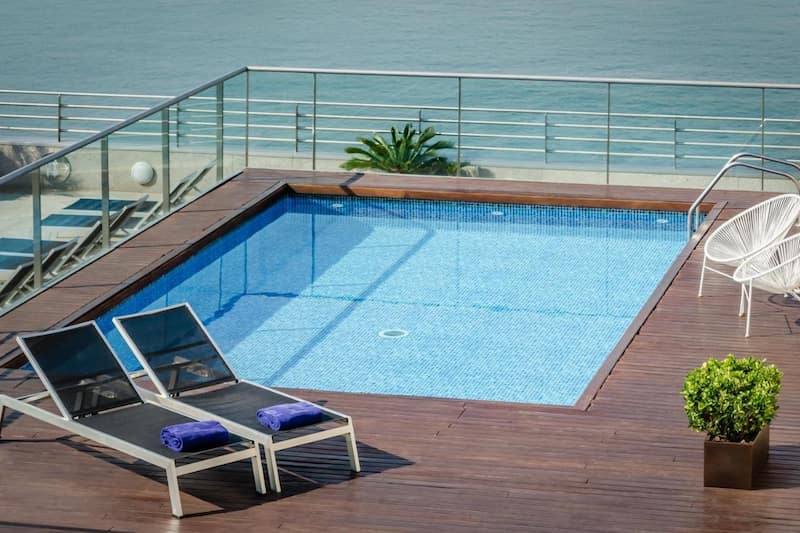 Vistas al mar desde la piscina del hotel Eurostars Grand Marina