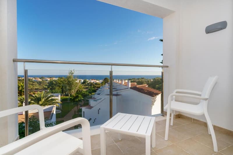 Vistas al mar desde el Hotel Minura Sur Menorca & Waterpark