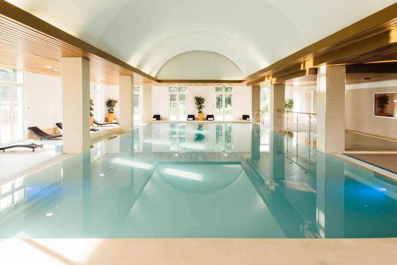 Piscina del Grand Magic Hotel Marne La Vallee