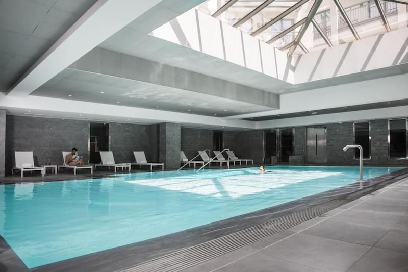 Piscina del hotel Relais Spa Chessy Val d'Europe