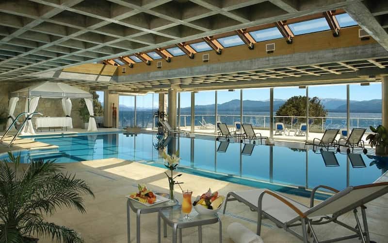 Pileta climatizada del Cacique Inacayal Lake Hotel & Spa
