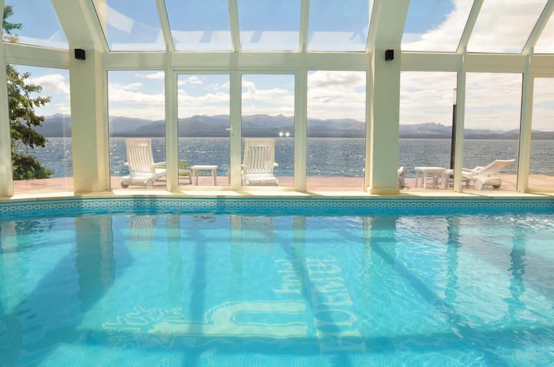 Pileta climatizada del Hotel Huemul