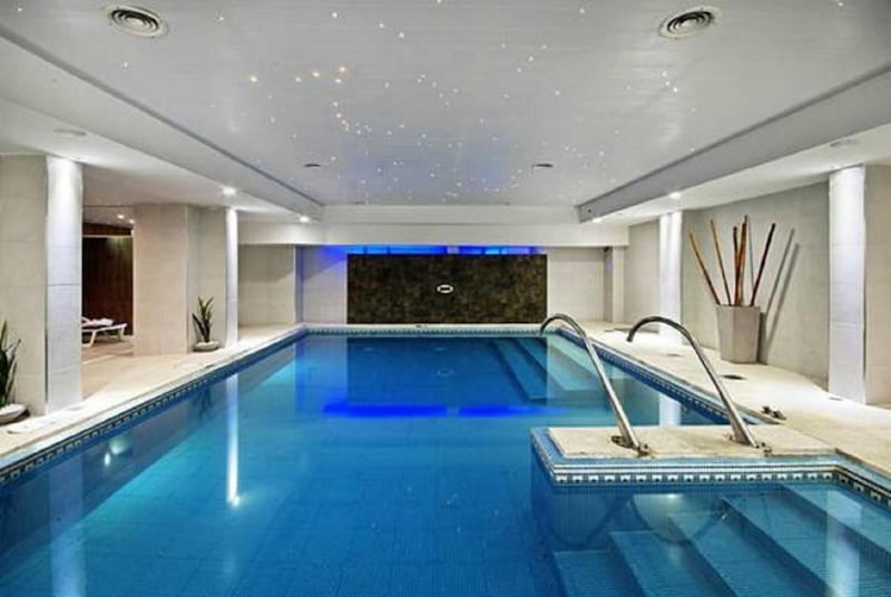 Piscina climatizada del Hotel Tronador