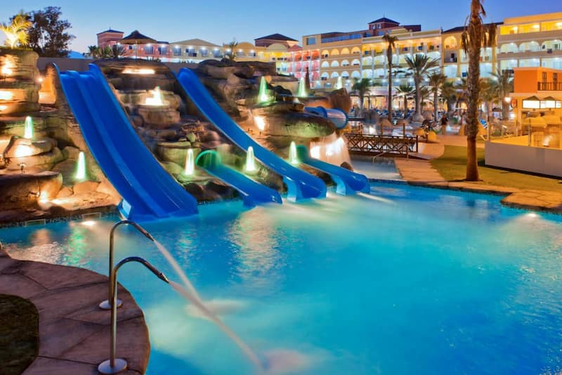 Juegos de agua para niños del Mediterraneo Bay Hotel & Resort