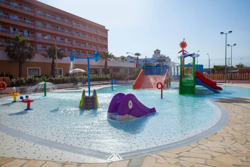 Juegos de agua en el Protur Roquetas Hotel & Spa